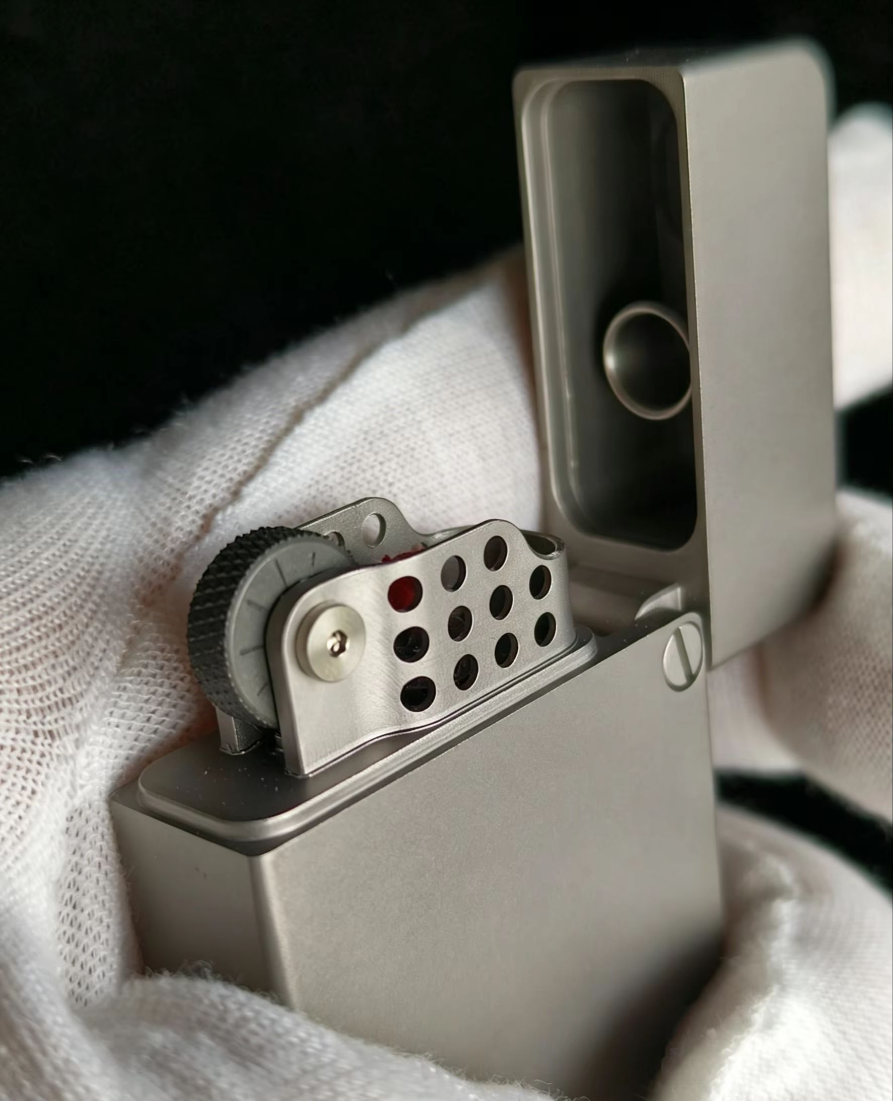 Titanium Alloy Trench Lighter  - огляд і ціна Fire Starting Kit